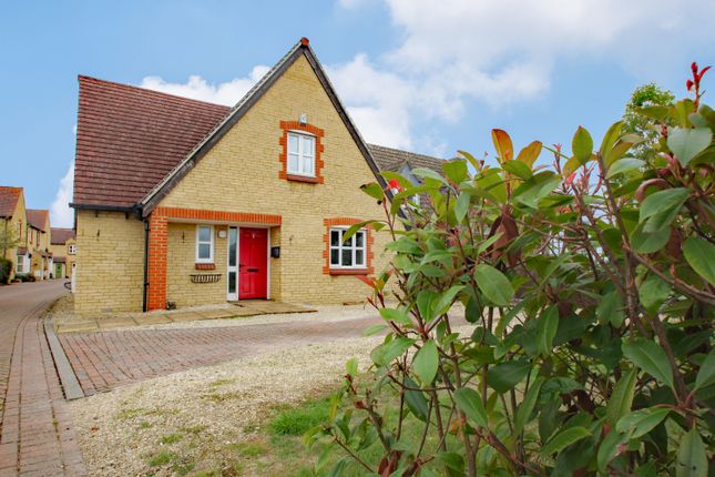 Thumbnail Detached bungalow for sale in Hardingham Close, Carterton, Oxfordshire