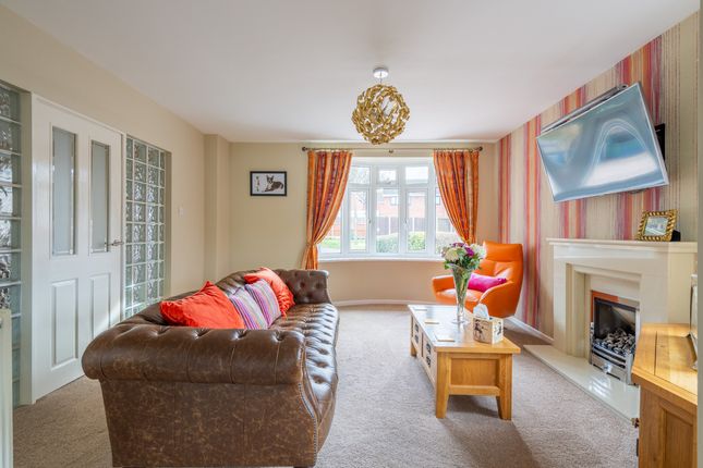 8, Mill Lane, Kidderminster photo 3