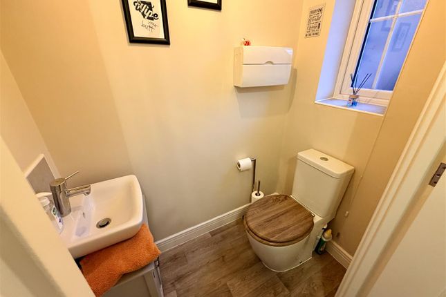 7, Hillfield Close, Albert Village photo 3