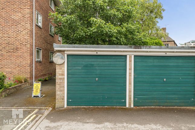 Flat Flat 11, Beech Court, South Walks Road, Dorchester photo 4