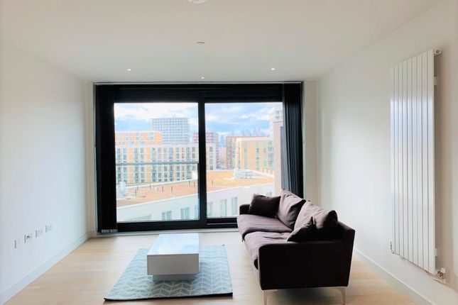 Thumbnail Flat to rent in Starboard Way, Royal Wharf, Silvertown