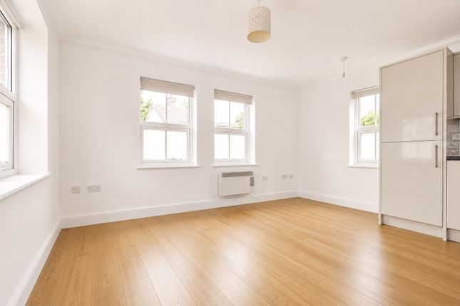Flat 2, 159, Goldsworth Road, Woking photo 4
