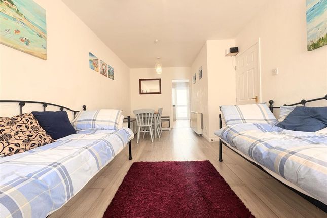 18, Trebarwith Crescent, Newquay photo 3