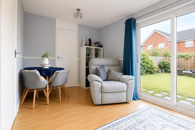 62, Loxwood Close, Feltham photo 4