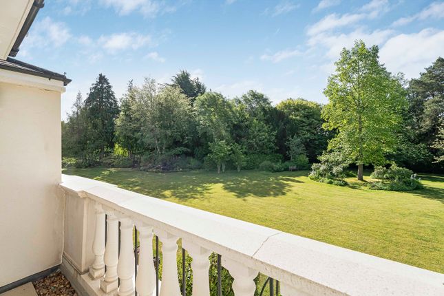 14 Portman Hall, Old Redding, Harrow photo 2