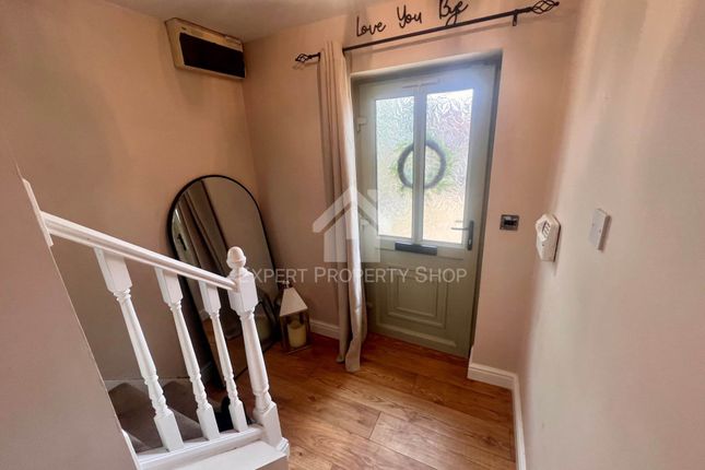 69, Cresswell Road, Chesterfield photo 2