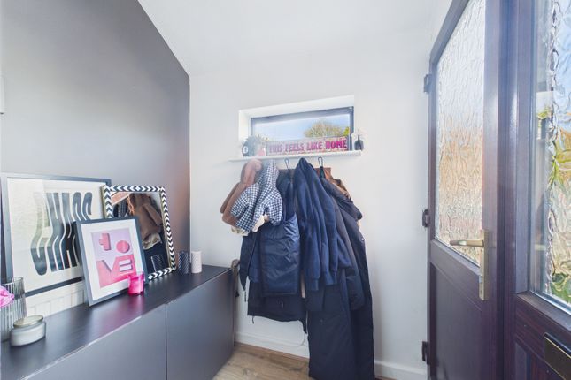8, Hurn Close, Hull photo 2