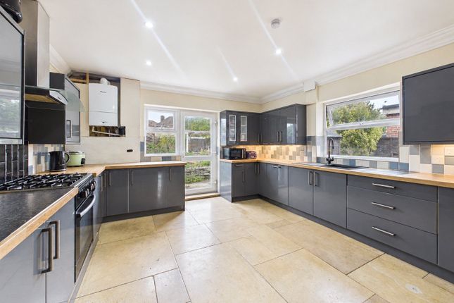 39, Willow Avenue, Gloucestershire photo 2