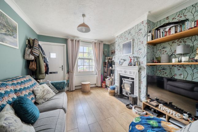 18, Badshot Lea Road, Farnham photo 3