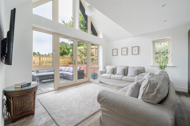 20 Fox View, Milborne St. Andrew, Blandford Forum photo 2