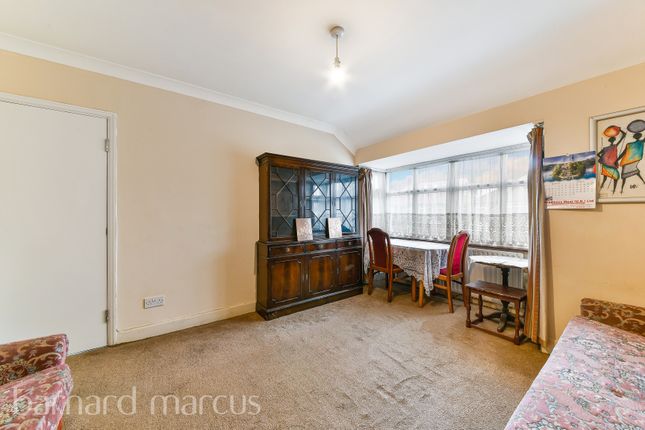 Flat to rent in Wimborne Avenue, Hayes