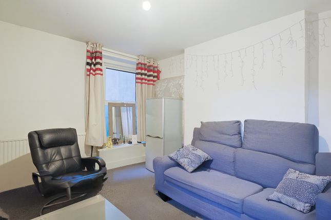 93 Warren Road, Torquay, Devon photo 4