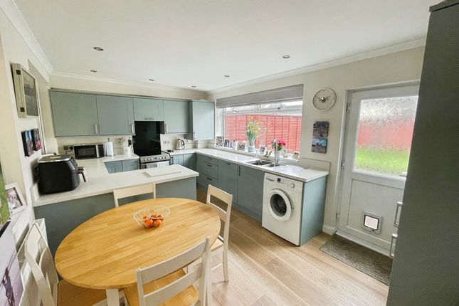 30 Davies Avenue, Bridgend photo 3