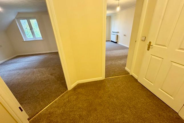60 Lovell Court, Parkway, Holmes Chapel photo 2
