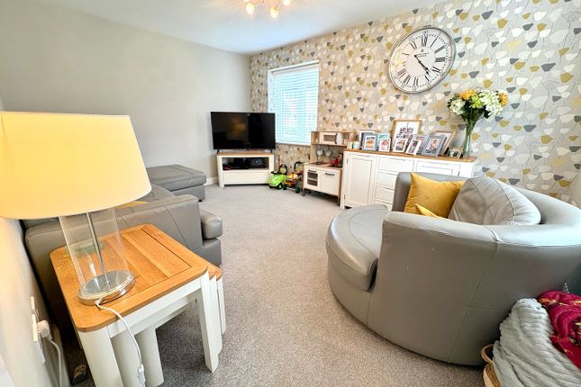 2, Mountbatten Drive, Leicester photo 2