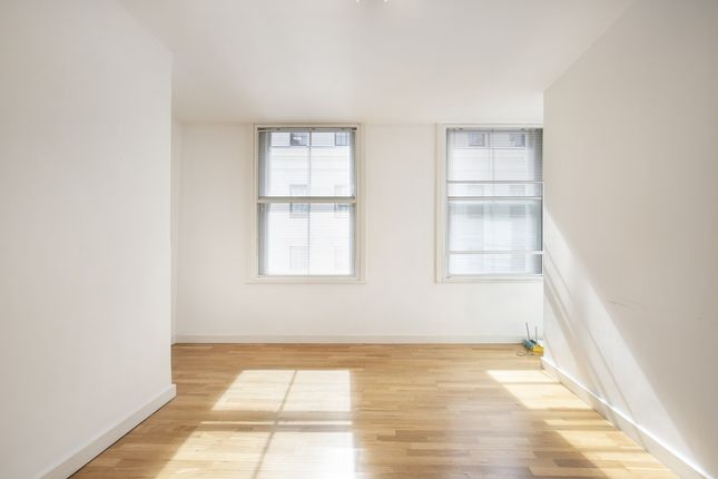 Thumbnail Flat to rent in Chandos Place, London