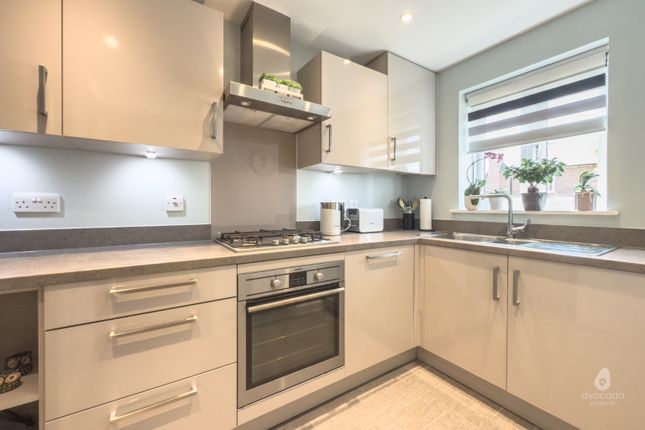 21, Morshead Drive, Bracknell photo 2