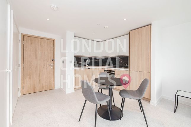 Studio to rent in Rm/Apartment 1708 Bouchon Point, London