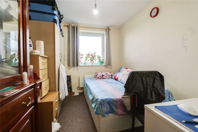 Flat for sale in Centreway Apartments, Ilford
