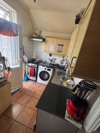 703A, Dagenham photo 5