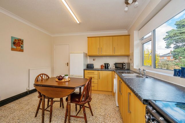 28, Petersham Drive, Derby photo 3