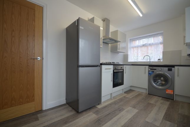 29, Peninsular Close, Feltham photo 2