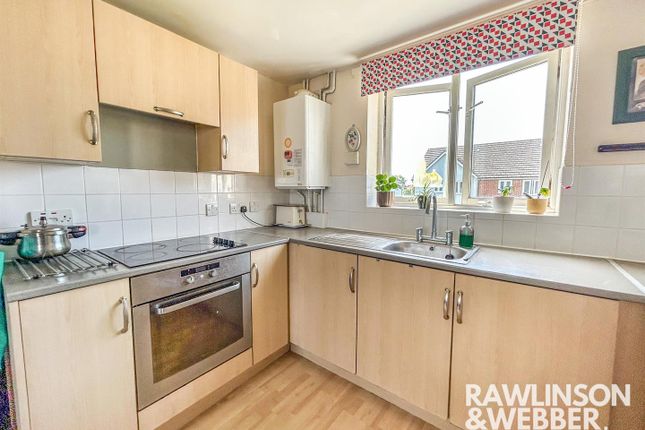 4, Chandlers Close, West Molesey photo 3