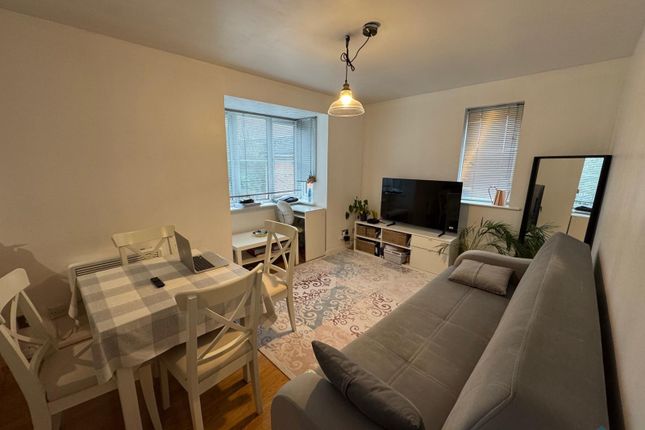 Large 1st Floor Flat In Chingford, E4