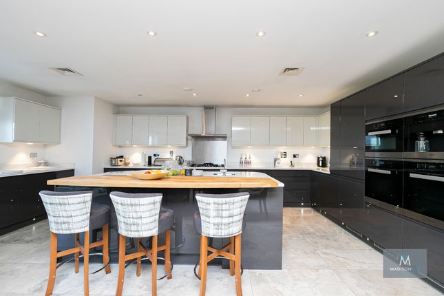 Flat for sale in Manor Road, Chigwell, Essex