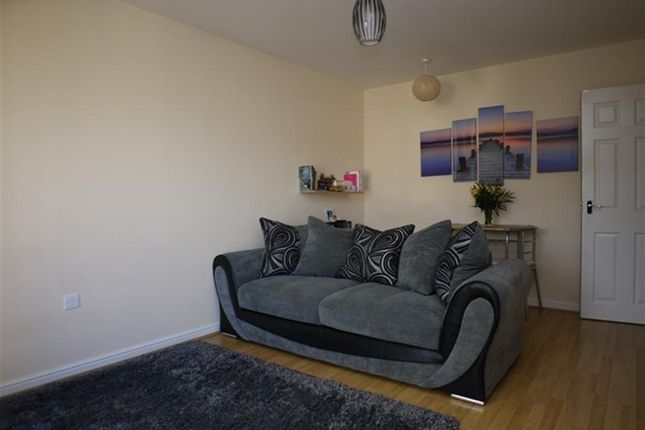 47, Whitehall Green, LEEDS photo 3