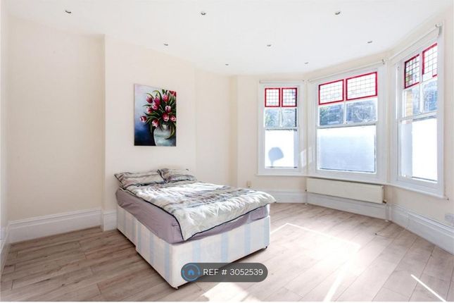 A Thistlewaite Road, London photo 2