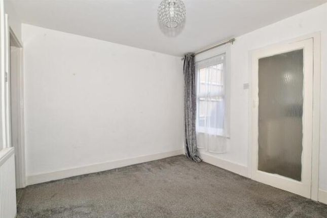 5, Railway Street, Northfleet photo 4