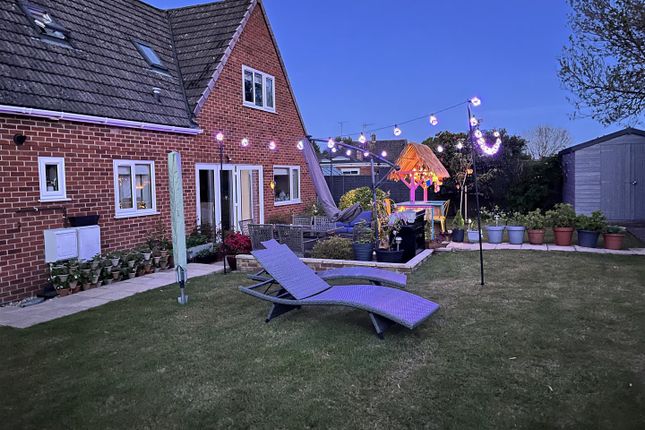 Caird Lawns, Devizes photo 2