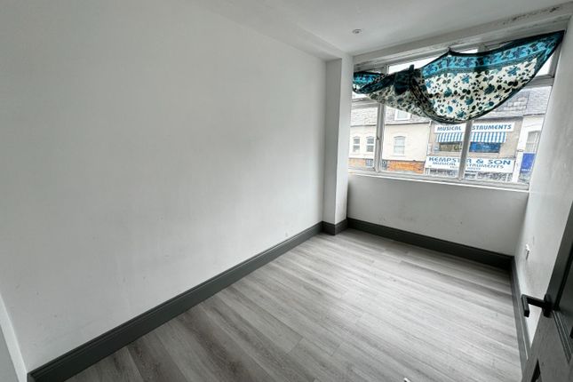 Thumbnail Flat to rent in Commercial Road, Swindon
