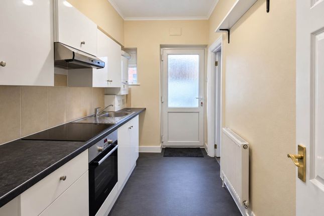 2-bed flat on The Centre, Weston-super-Mare, £900/mo