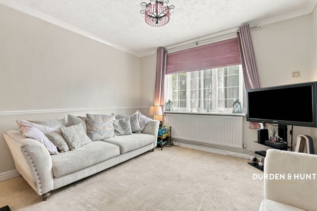 61 Collard Avenue, Loughton photo 4