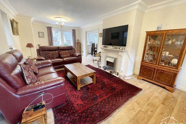 Silverwood Close, Wimborne photo 3