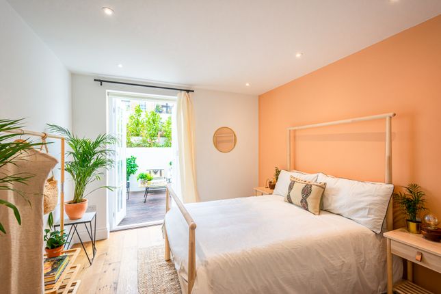 Flat to rent in Mortimer Road, Islington