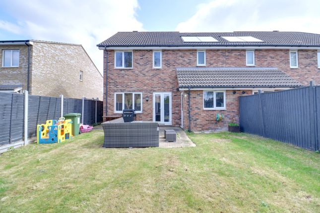 5, Mayfield Grove, Rainham photo 2