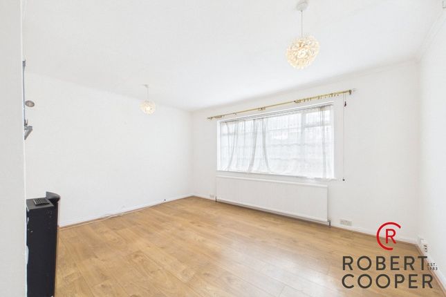 Woodford Crescent, Pinner photo 3