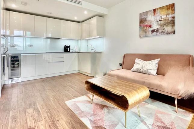 Flat for sale in Gladwin Tower, 50 Wandsworth Road, London
