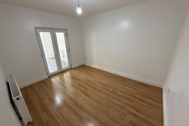 Cromer Close, Uxbridge photo 2