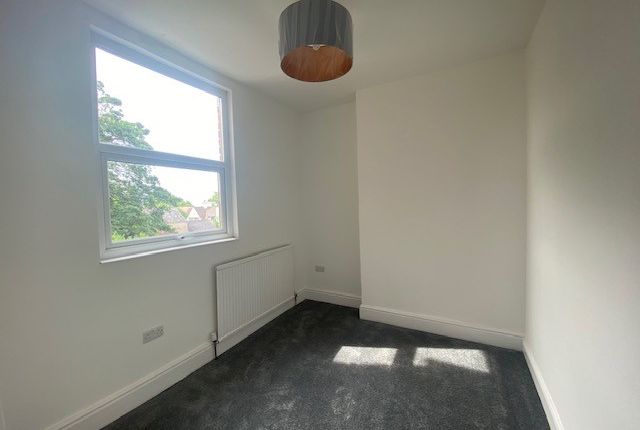 Flat to rent in Woodborough Road, Mapperley, Nottingham