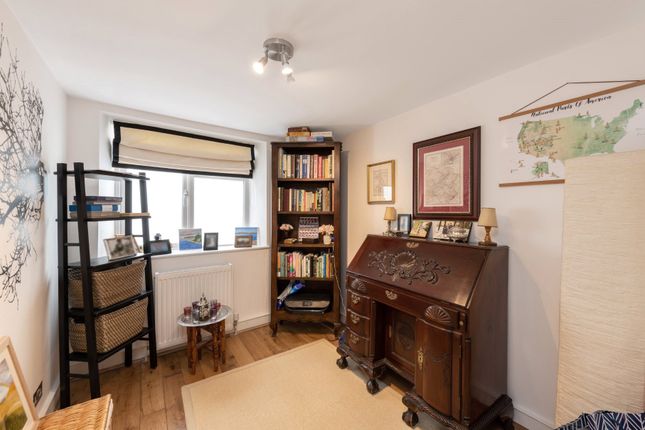 Flat for sale in Victoria Road, Queens Park, London