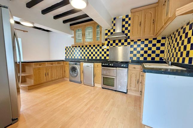 7, Troy Hill, Leeds photo 5