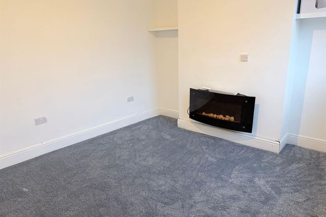 7, Exmouth Place, Bradford photo 3