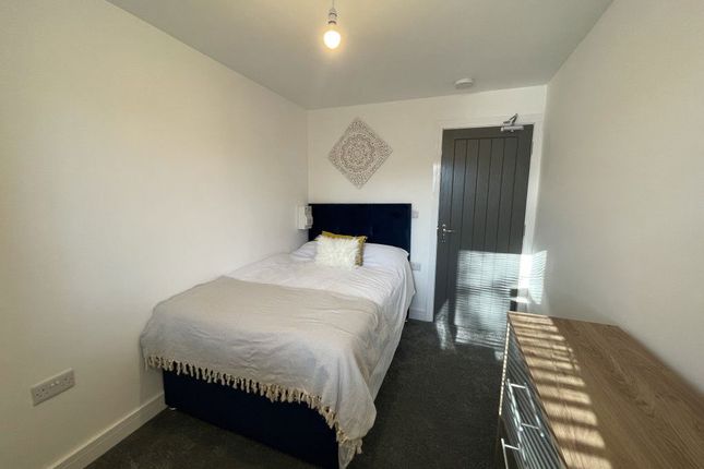 Room 2, 28, Deaconscroft, Peterborough photo 4