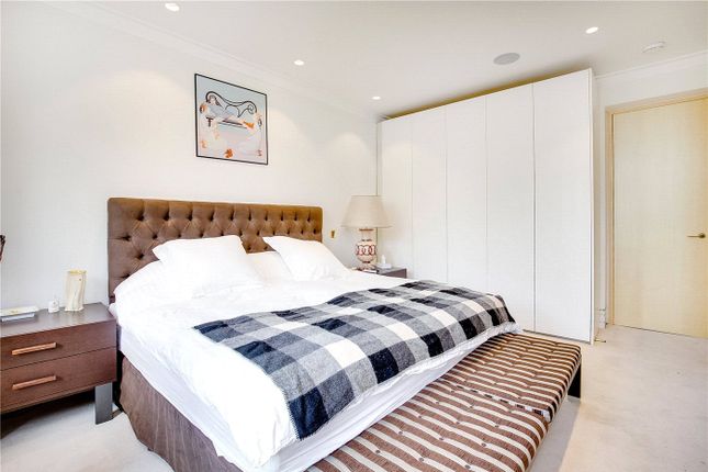 Flat 2, 16, Chelsea Embankment, London photo 4