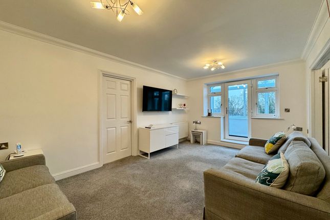 2-bed house on Flat 22, Eaton Court, Edgware, £315,000