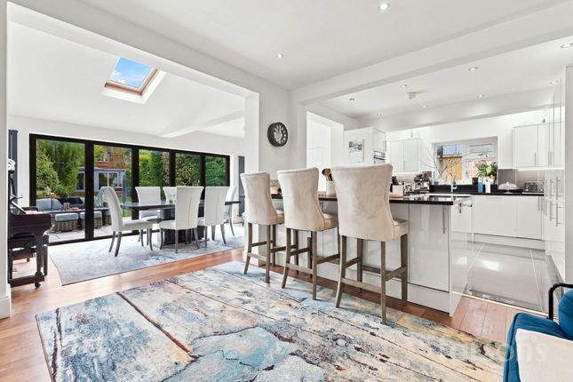 97 Friars Avenue, Brentwood photo 4